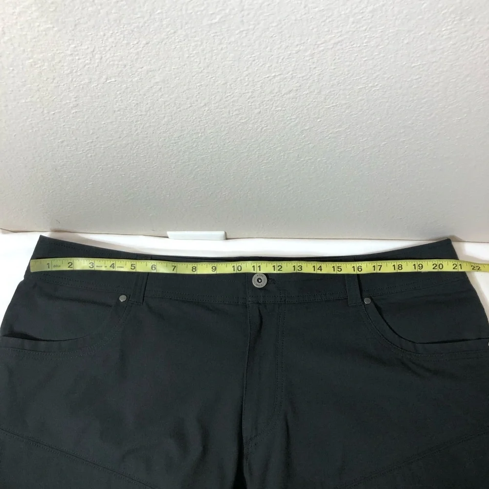 Kuhl Silencr Cargo Water Resistance stretchy Cell Pocket Lightweight Shorts‎ 42